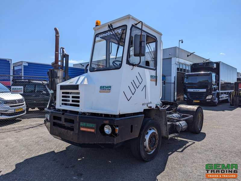Terberg YT17 MOTOR DEFECT - MMBS Kenteken - Tracteur portuaire: photos 1 Terberg YT17 MOTOR DEFECT - MMBS Kenteken - Tracteur portuaire: photos 1