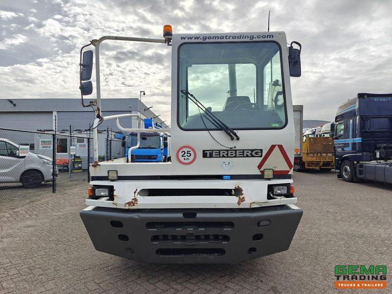 Terberg YT222 Gereviseerde Allison Versnellingsbak - Schotel 27T - Vangmuil - Cummins - Landbouw Kenteken 40km/h - Tracteur portuaire: photos 5 Terberg YT222 Gereviseerde Allison Versnellingsbak - Schotel 27T - Vangmuil - Cummins - Landbouw Kenteken 40km/h - Tracteur portuaire: photos 5