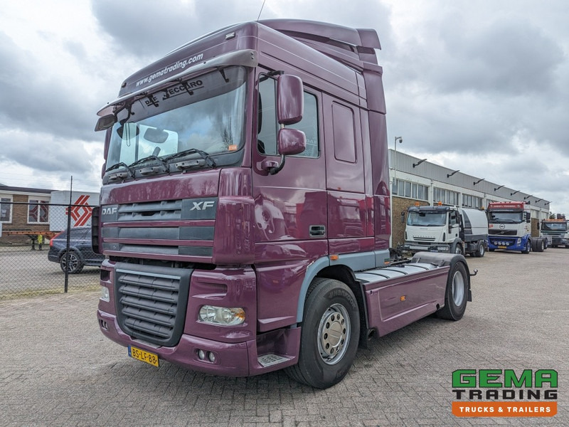 DAF FT XF105.410 4x2 Euro5 FT XF105.410 4x2 SpaceCab Euro5 - Side Skirts - Spare Wheel - Original Holland truck - Tracteur routier: photos 1 DAF FT XF105.410 4x2 Euro5 FT XF105.410 4x2 SpaceCab Euro5 - Side Skirts - Spare Wheel - Original Holland truck - Tracteur routier: photos 1