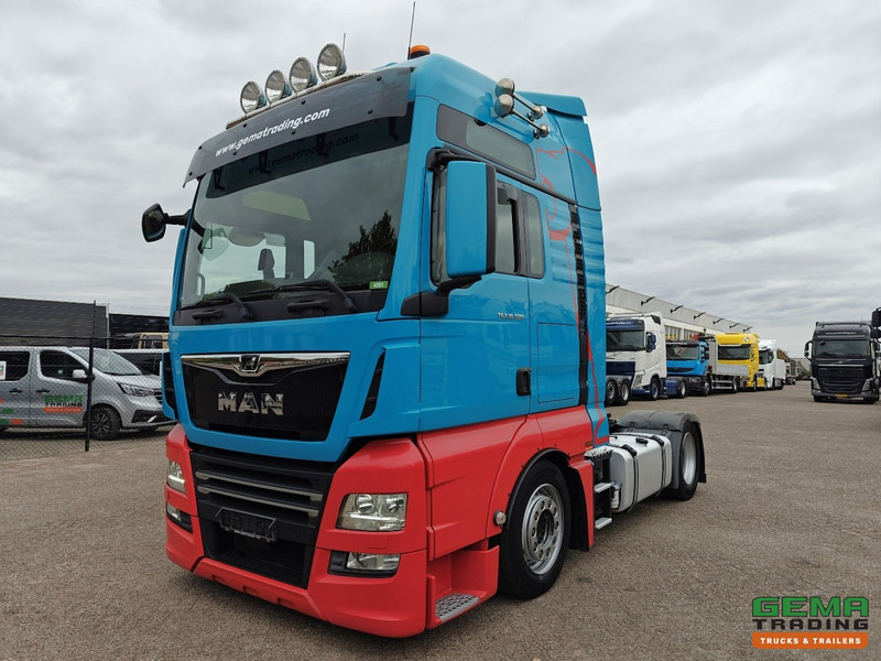 MAN TGX 18.500 4x2 XXL Euro6 - MEGA - Retarder - Dubbele Tanks - Standairco - KoffieMachine - Tracteur routier: photos 1 MAN TGX 18.500 4x2 XXL Euro6 - MEGA - Retarder - Dubbele Tanks - Standairco - KoffieMachine - Tracteur routier: photos 1