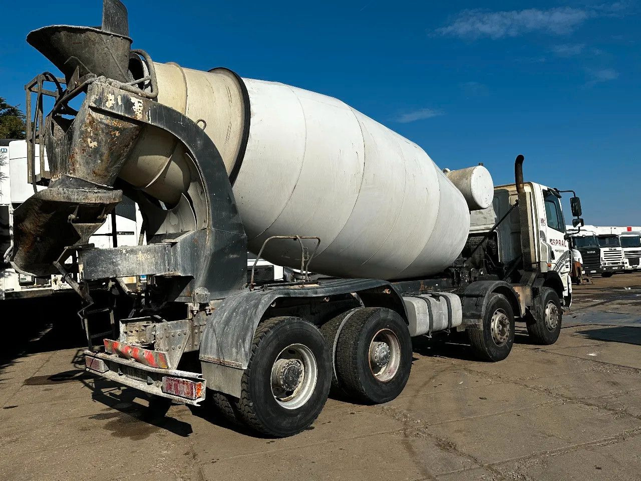 DAF CF 85.430 8X4 9m3 Mixer Spring/Spring ZF Manual - Camion malaxeur: photos 4 DAF CF 85.430 8X4 9m3 Mixer Spring/Spring ZF Manual - Camion malaxeur: photos 4