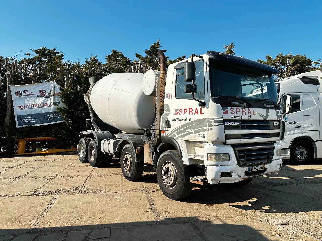 DAF CF 85.430 8X4 9m3 Mixer Spring/Spring ZF Manual - Camion malaxeur: photos 1 DAF CF 85.430 8X4 9m3 Mixer Spring/Spring ZF Manual - Camion malaxeur: photos 1