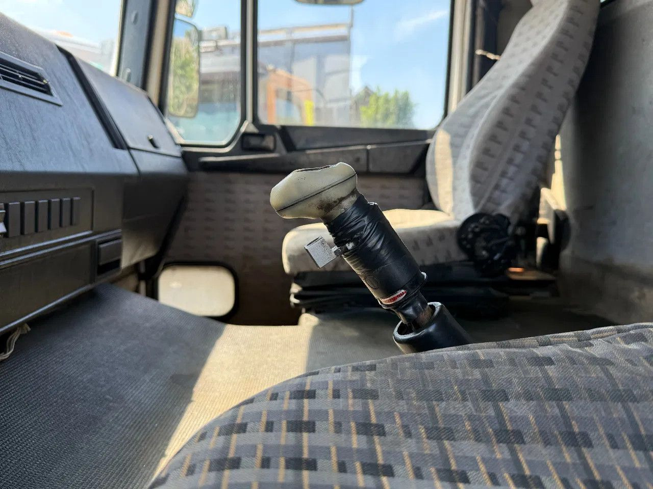 Camion benne MAN 35.372 8X4 Tipper Spring/Spring ZF Manual Gear E: photos 15
