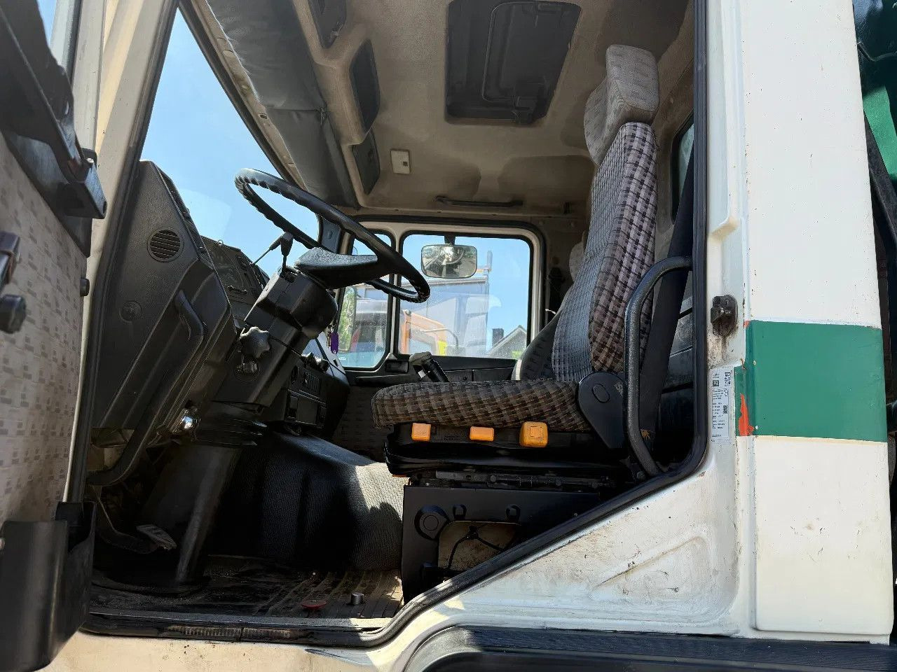 Camion benne MAN 35.372 8X4 Tipper Spring/Spring ZF Manual Gear E: photos 13