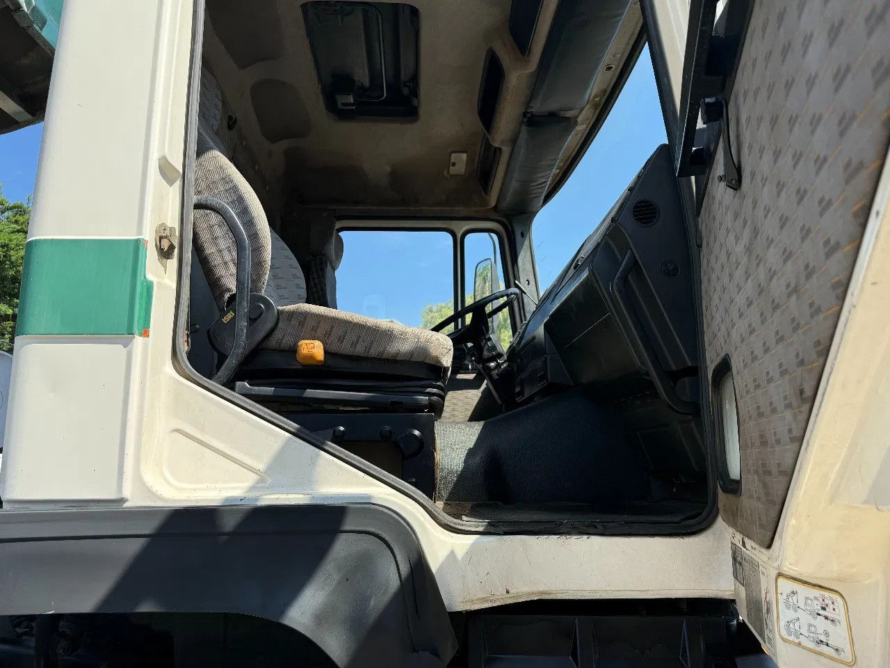 Camion benne MAN 35.372 8X4 Tipper Spring/Spring ZF Manual Gear E: photos 11