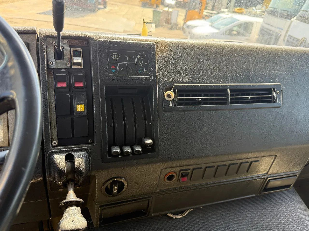 Camion benne MAN 35.372 8X4 Tipper Spring/Spring ZF Manual Gear E: photos 16