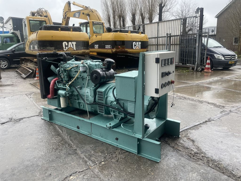 Perkins 85 KVA Generator 3 Phase Perkins 85 KVA Generator 3 Phase - Groupe électrogène: photos 3 Perkins 85 KVA Generator 3 Phase Perkins 85 KVA Generator 3 Phase - Groupe électrogène: photos 3