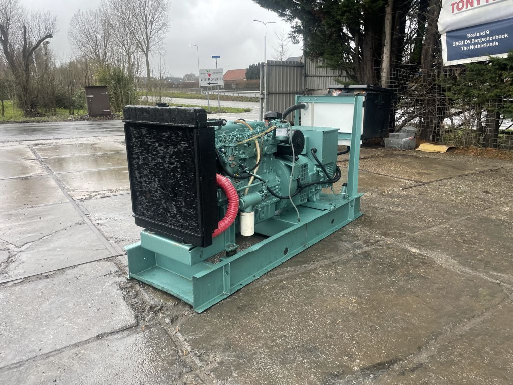 Perkins 85 KVA Generator 3 Phase Perkins 85 KVA Generator 3 Phase - Groupe électrogène: photos 2 Perkins 85 KVA Generator 3 Phase Perkins 85 KVA Generator 3 Phase - Groupe électrogène: photos 2