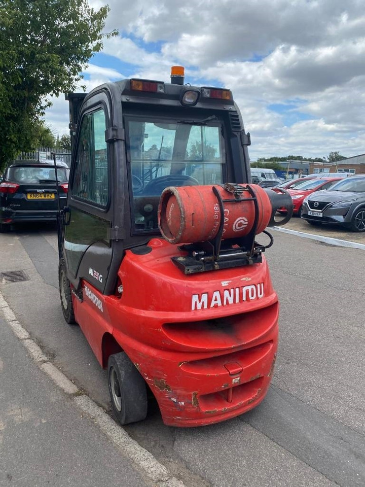 Manitou MI 25 G - Chariot élévateur à gaz: photos 3 Manitou MI 25 G - Chariot élévateur à gaz: photos 3