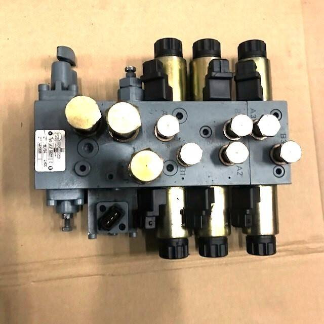 Hydraulic block for Caterpillar - Valve hydraulique pour Matériel de manutention: photos 2 Hydraulic block for Caterpillar - Valve hydraulique pour Matériel de manutention: photos 2