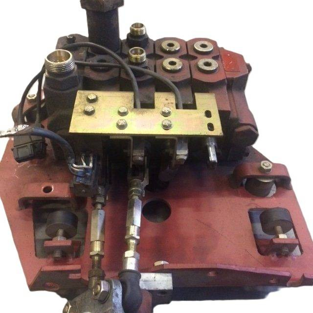 Hydraulic control valve for Linde E35P, Series 337 - Valve hydraulique pour Matériel de manutention: photos 2 Hydraulic control valve for Linde E35P, Series 337 - Valve hydraulique pour Matériel de manutention: photos 2