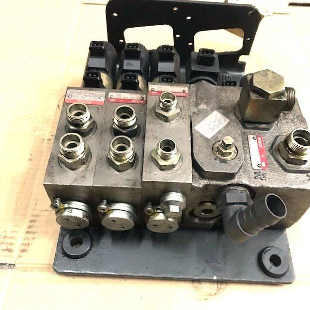 Hydraulic control valve for Still R20-18 - Valve hydraulique pour Matériel de manutention: photos 3 Hydraulic control valve for Still R20-18 - Valve hydraulique pour Matériel de manutention: photos 3