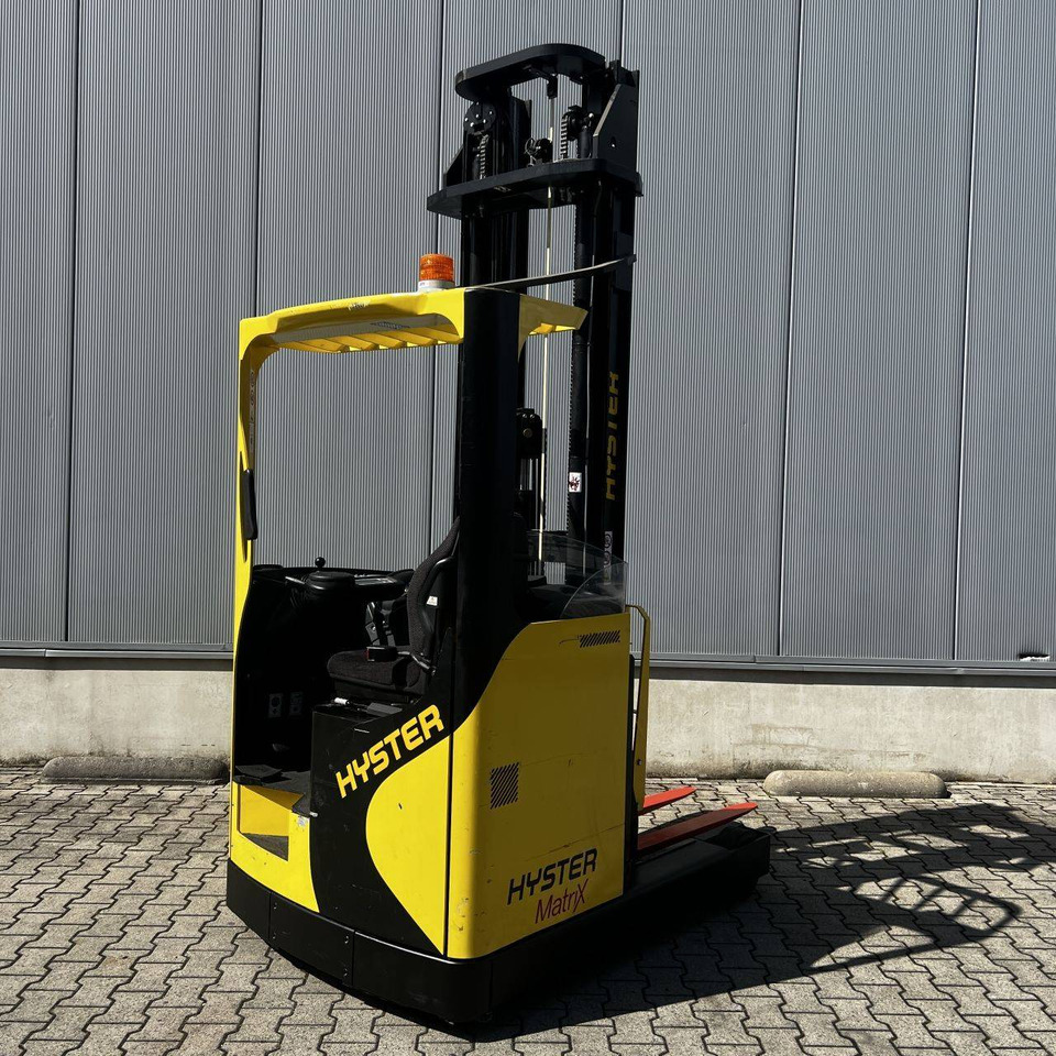 Hyster R1.4H - Chariot à mât rétractable: photos 1 Hyster R1.4H - Chariot à mât rétractable: photos 1