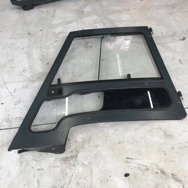 Left door for Linde  series 387 - Portière et pièces pour Matériel de manutention: photos 1 Left door for Linde  series 387 - Portière et pièces pour Matériel de manutention: photos 1