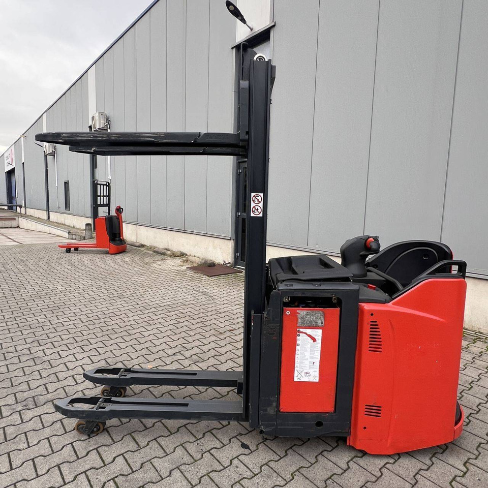 Linde D12SP (133) - Gerbeur: photos 4 Linde D12SP (133) - Gerbeur: photos 4