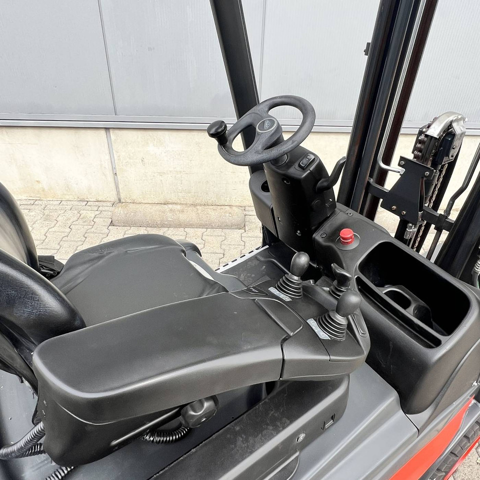 Linde E16C (386-02) EVO - Chariot élévateur électrique: photos 5 Linde E16C (386-02) EVO - Chariot élévateur électrique: photos 5