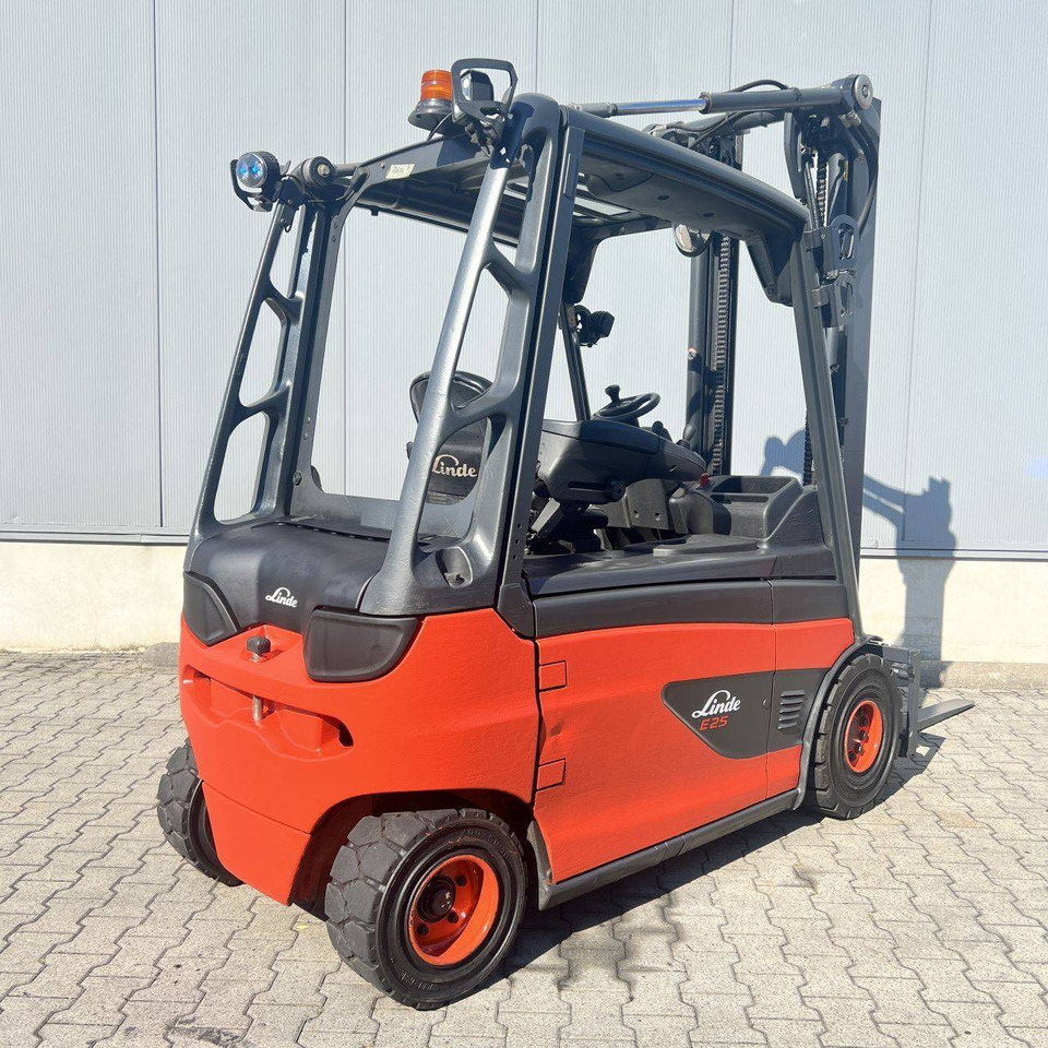 Linde E25L (387) - Chariot élévateur électrique: photos 2 Linde E25L (387) - Chariot élévateur électrique: photos 2