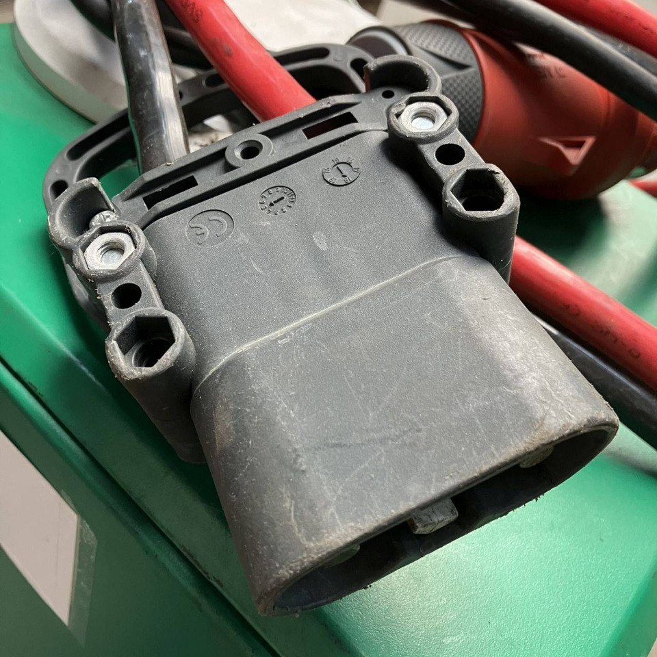 Hoppecke D 400 G80/80 B-F14 H0-HF Trak Air (5) - Pièces de rechange pour Matériel de manutention: photos 4 Hoppecke D 400 G80/80 B-F14 H0-HF Trak Air (5) - Pièces de rechange pour Matériel de manutention: photos 4