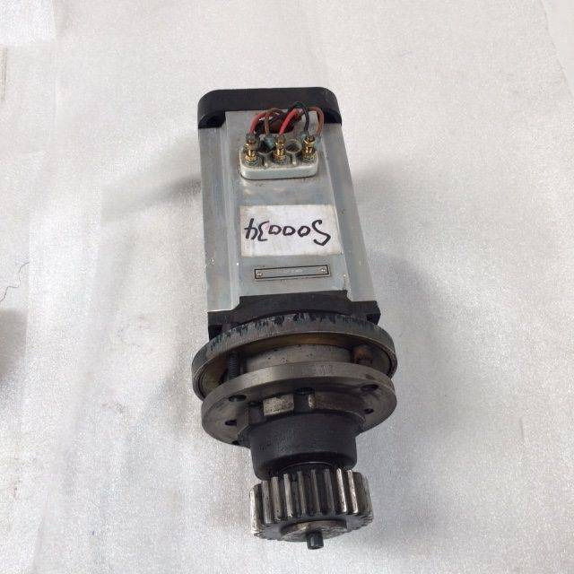 Steering motor for Caterpillar - Commande de gouvernail pour Matériel de manutention: photos 1 Steering motor for Caterpillar - Commande de gouvernail pour Matériel de manutention: photos 1