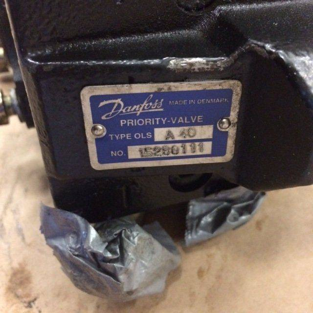 Steering unit with priority valve for Still R50-16 - Commande de gouvernail pour Matériel de manutention: photos 5 Steering unit with priority valve for Still R50-16 - Commande de gouvernail pour Matériel de manutention: photos 5