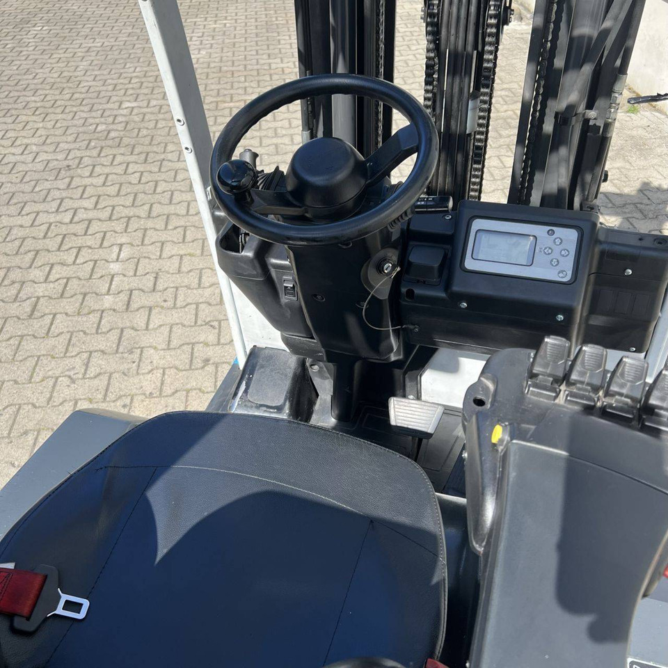 Unicarriers AG1N1L16Q - Chariot élévateur électrique: photos 5 Unicarriers AG1N1L16Q - Chariot élévateur électrique: photos 5