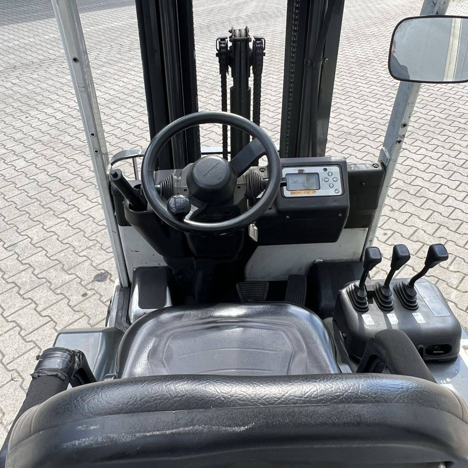 Unicarriers TX3-20L (AG1N1L20Q) - Chariot élévateur électrique: photos 4 Unicarriers TX3-20L (AG1N1L20Q) - Chariot élévateur électrique: photos 4