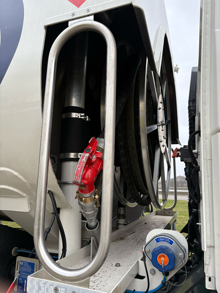 VOLVO FM380 - Camion citerne: photos 2 VOLVO FM380 - Camion citerne: photos 2