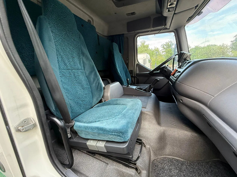 DAF LF 45.220 Laadklep/LBW Zijdeur Slaapcabine AHK NL truck - Camion fourgon: photos 5 DAF LF 45.220 Laadklep/LBW Zijdeur Slaapcabine AHK NL truck - Camion fourgon: photos 5