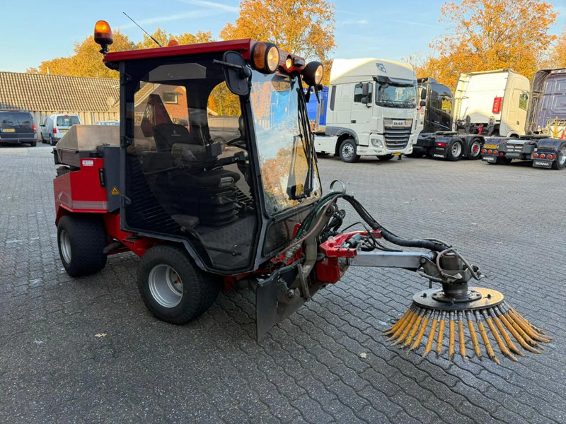 Nimos DM-Trac 205 OKB-70- Onkruidborstelmachine Werktuigendrager 4X Hydraulische functie - Balayeuse industrielle: photos 2 Nimos DM-Trac 205 OKB-70- Onkruidborstelmachine Werktuigendrager 4X Hydraulische functie - Balayeuse industrielle: photos 2