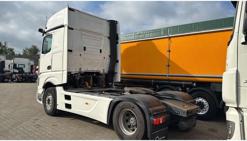 Mercedes-Benz Actros 1845 L Gigaspace 2x tank Standairco 5x available 20-12-2025 - Tracteur routier: photos 3 Mercedes-Benz Actros 1845 L Gigaspace 2x tank Standairco 5x available 20-12-2025 - Tracteur routier: photos 3