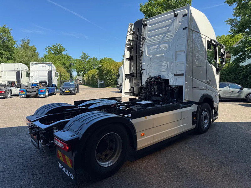 Volvo FH 500 AERO NEW! 9 Ton Vooras Globetrotter XL, PTO, ACC, Standairco, 2 tanks, LED - Tracteur routier: photos 4 Volvo FH 500 AERO NEW! 9 Ton Vooras Globetrotter XL, PTO, ACC, Standairco, 2 tanks, LED - Tracteur routier: photos 4
