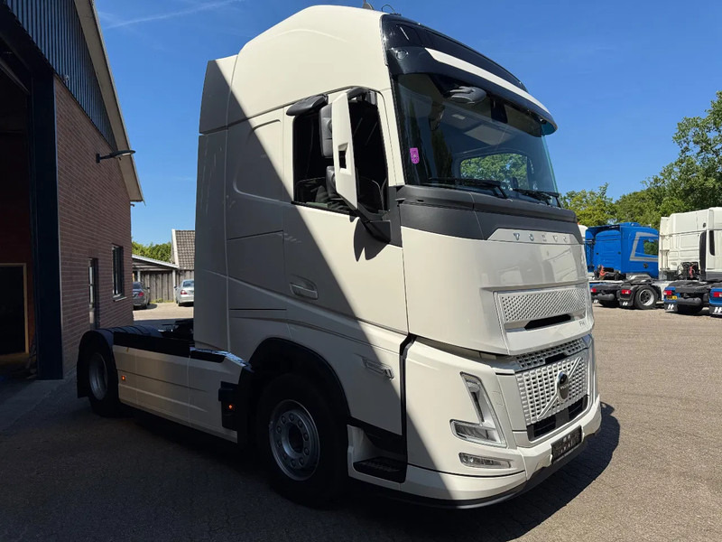 Volvo FH 500 AERO NEW! 9 Ton Vooras Globetrotter XL, PTO, ACC, Standairco, Retarder, 2 tanks, LED - Tracteur routier: photos 2 Volvo FH 500 AERO NEW! 9 Ton Vooras Globetrotter XL, PTO, ACC, Standairco, Retarder, 2 tanks, LED - Tracteur routier: photos 2