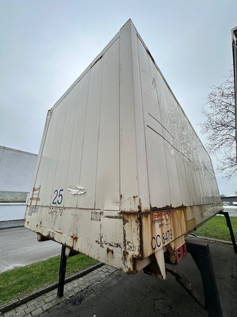 Krone BDF-System 7.45m, Heck Portaltüren, Doppelstock und Schlüssellochbleche - Carrosserie fourgon: photos 1 Krone BDF-System 7.45m, Heck Portaltüren, Doppelstock und Schlüssellochbleche - Carrosserie fourgon: photos 1