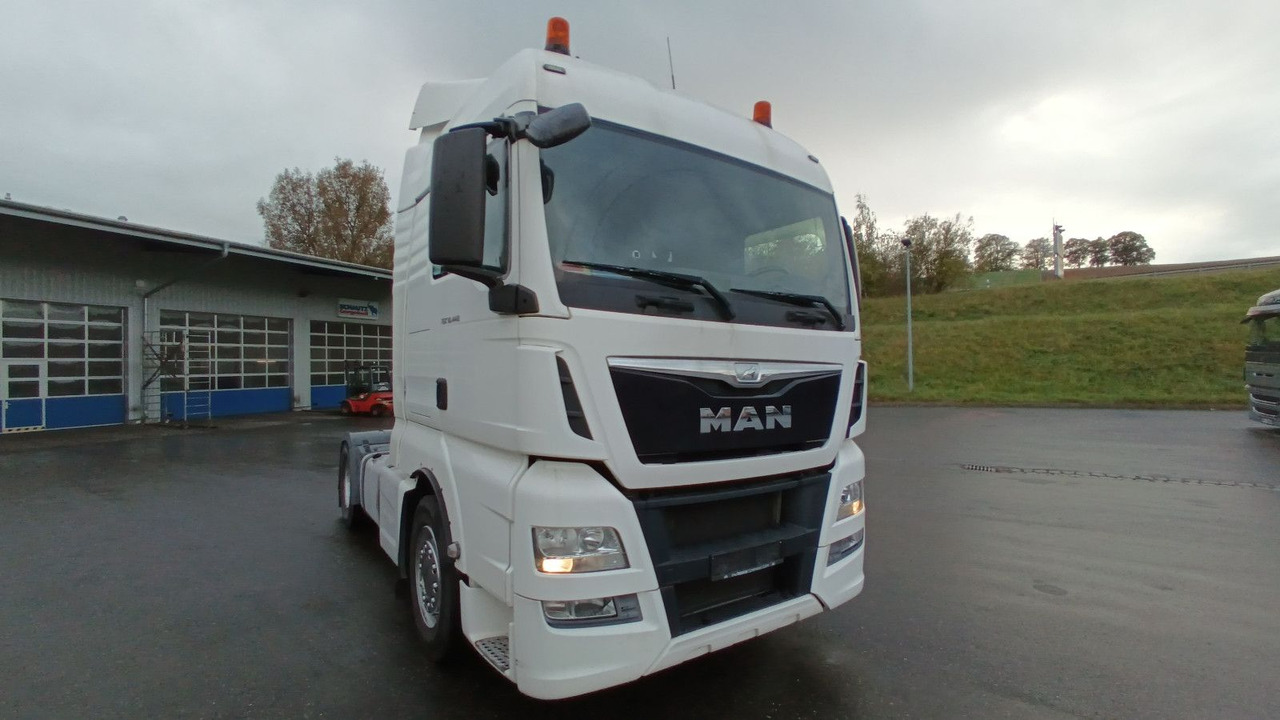 MAN TGX 18:440 FLT XLX 2xTank Klima Spoiler Kühlbox MAN TGX 18:440 FLT XLX 2xTank Klima Spoiler Kühlbox - Tracteur routier: photos 2 MAN TGX 18:440 FLT XLX 2xTank Klima Spoiler Kühlbox MAN TGX 18:440 FLT XLX 2xTank Klima Spoiler Kühlbox - Tracteur routier: photos 2