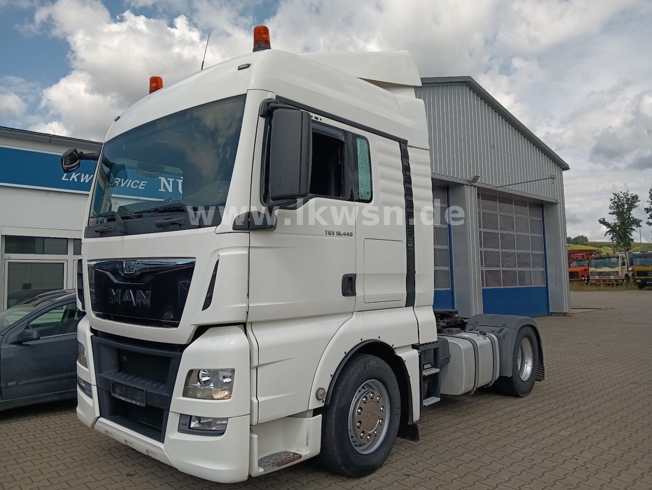 MAN TGX 18:440 FLT XLX 2xTank Klima Spoiler Kühlbox MAN TGX 18:440 FLT XLX 2xTank Klima Spoiler Kühlbox - Tracteur routier: photos 2 MAN TGX 18:440 FLT XLX 2xTank Klima Spoiler Kühlbox MAN TGX 18:440 FLT XLX 2xTank Klima Spoiler Kühlbox - Tracteur routier: photos 2