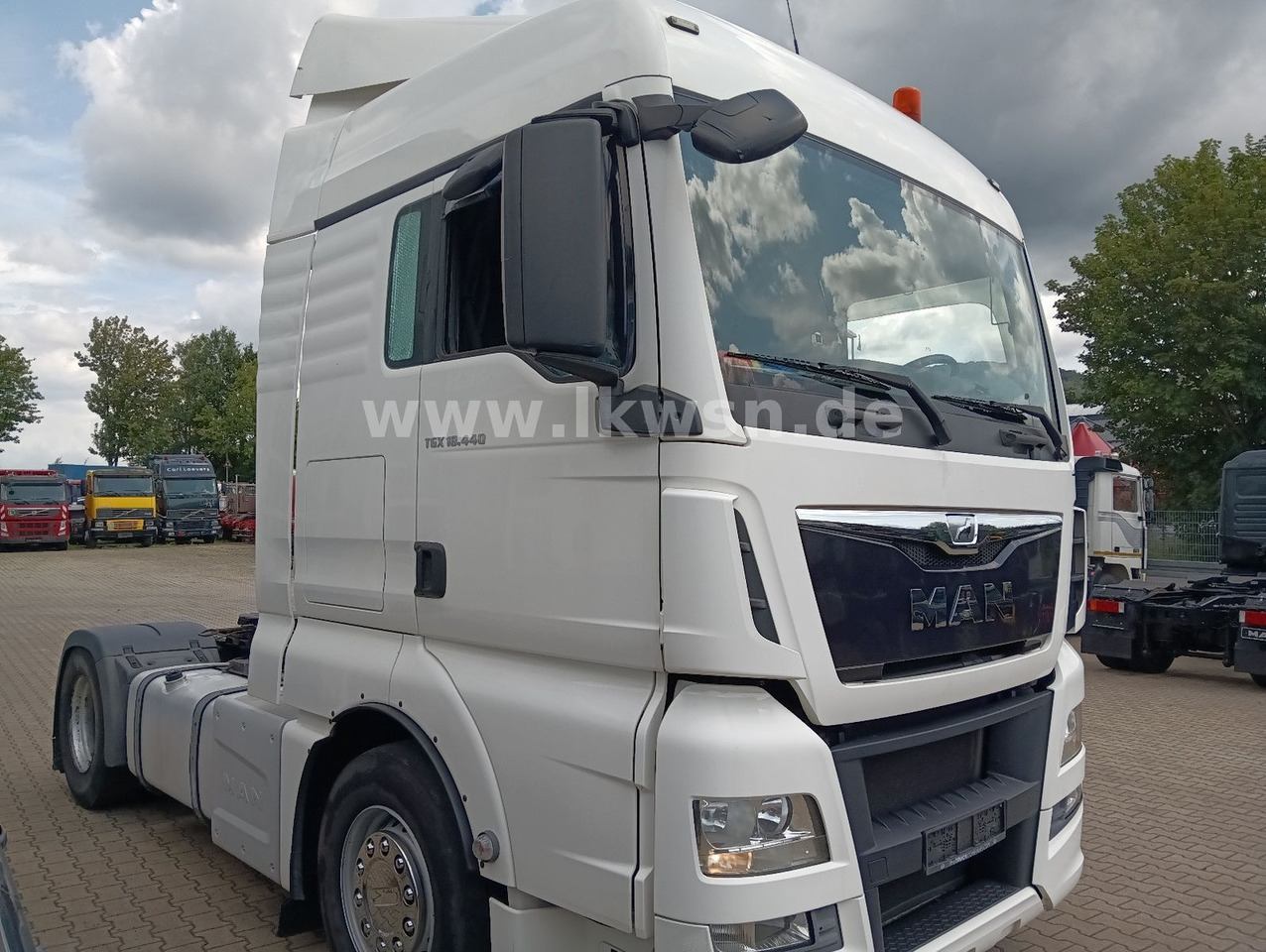 MAN TGX 18:440 FLT XLX 2xTank Klima Spoiler Kühlbox MAN TGX 18:440 FLT XLX 2xTank Klima Spoiler Kühlbox - Tracteur routier: photos 3 MAN TGX 18:440 FLT XLX 2xTank Klima Spoiler Kühlbox MAN TGX 18:440 FLT XLX 2xTank Klima Spoiler Kühlbox - Tracteur routier: photos 3
