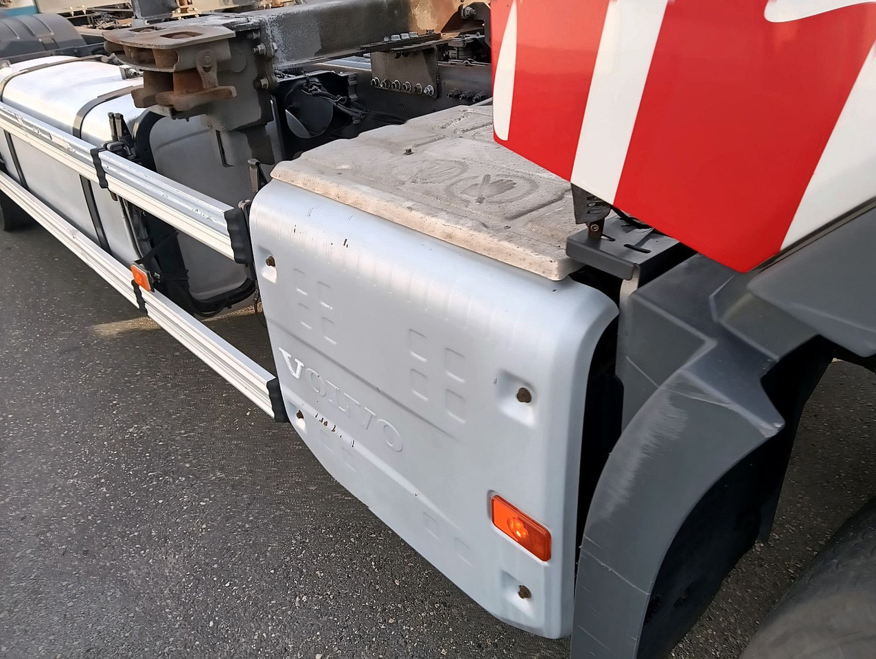 Camion porte-conteneur/ Caisse mobile Volvo FH 460 Globe "VIN-LB"MultiBDF I-PARC LENKACHSE: photos 17 Camion porte-conteneur/ Caisse mobile Volvo FH 460 Globe "VIN-LB"MultiBDF I-PARC LENKACHSE: photos 17