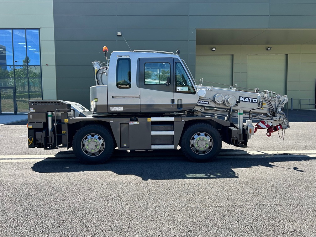 KATO 13 Ton City Crane with Only 6,822kms and 1,362 hours from New - Grue tout-terrain: photos 4 KATO 13 Ton City Crane with Only 6,822kms and 1,362 hours from New - Grue tout-terrain: photos 4