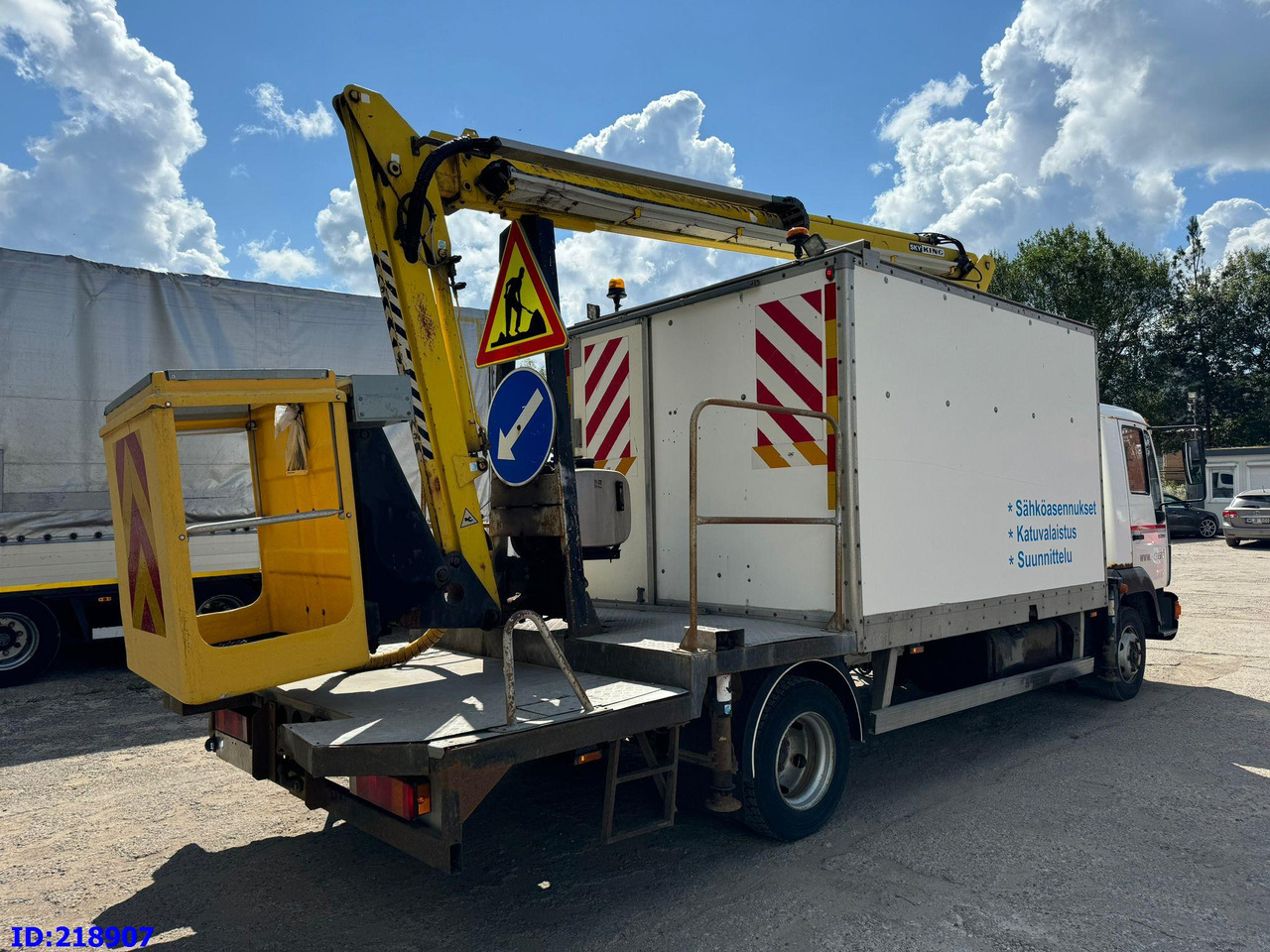 MAN LE 220C + Sky King 179TV - Camion avec nacelle, Véhicule de voirie/ Spécial: photos 5 MAN LE 220C + Sky King 179TV - Camion avec nacelle, Véhicule de voirie/ Spécial: photos 5