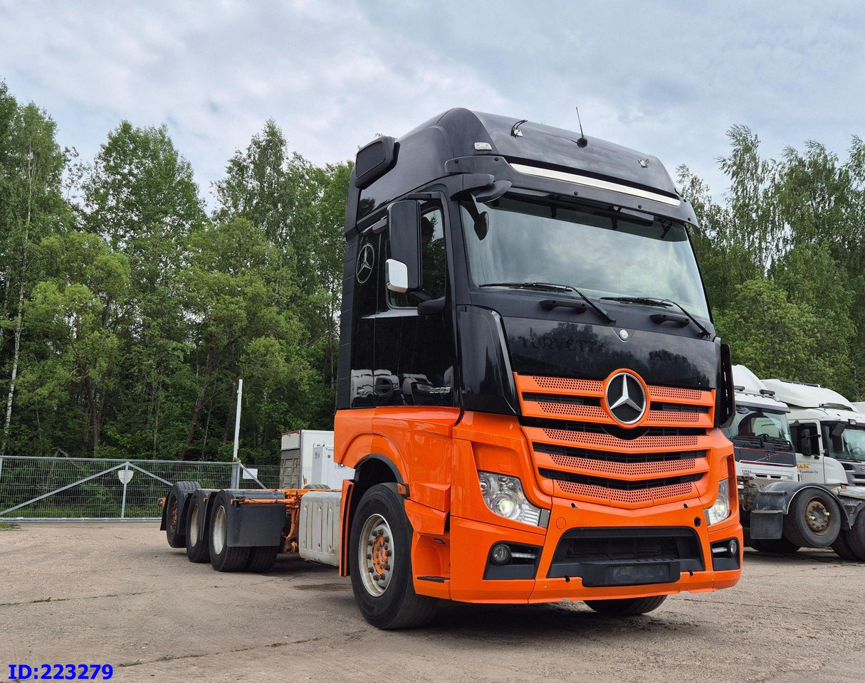 MERCEDES-BENZ Actros 3563 8×4 ( Steering axle) - Châssis cabine: photos 4 MERCEDES-BENZ Actros 3563 8×4 ( Steering axle) - Châssis cabine: photos 4