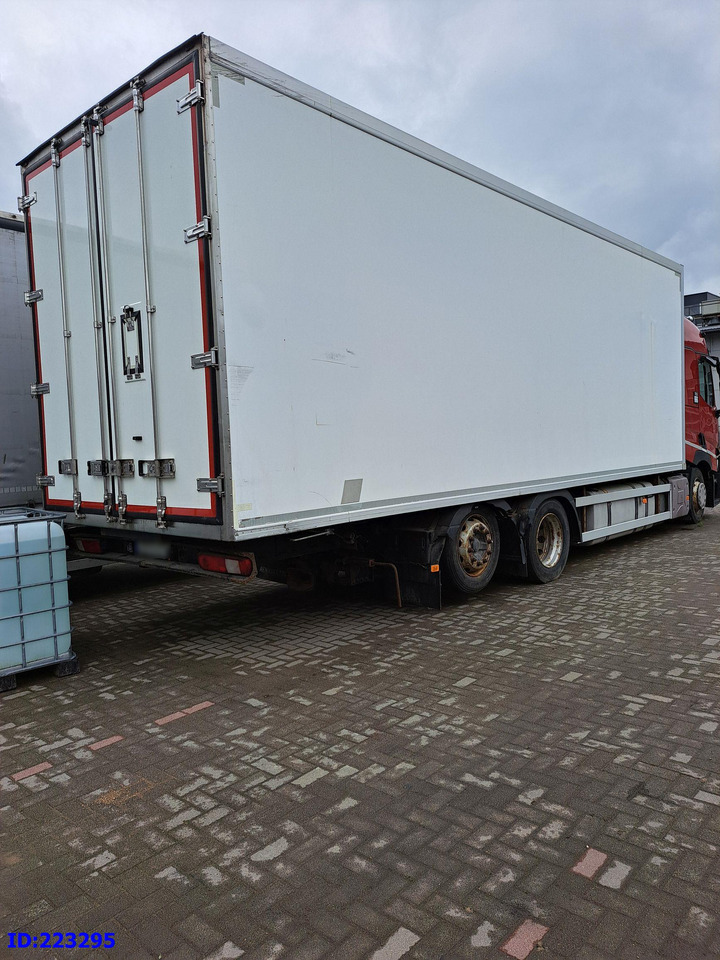 RENAULT T 6x2 Euro 6 Refrigerated + Carrier Supra - Camion frigorifique: photos 5 RENAULT T 6x2 Euro 6 Refrigerated + Carrier Supra - Camion frigorifique: photos 5