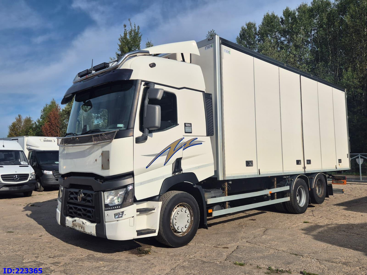 RENAULT T520 6x2 Euro 6 (Box 7.82m) - Camion fourgon: photos 1 RENAULT T520 6x2 Euro 6 (Box 7.82m) - Camion fourgon: photos 1