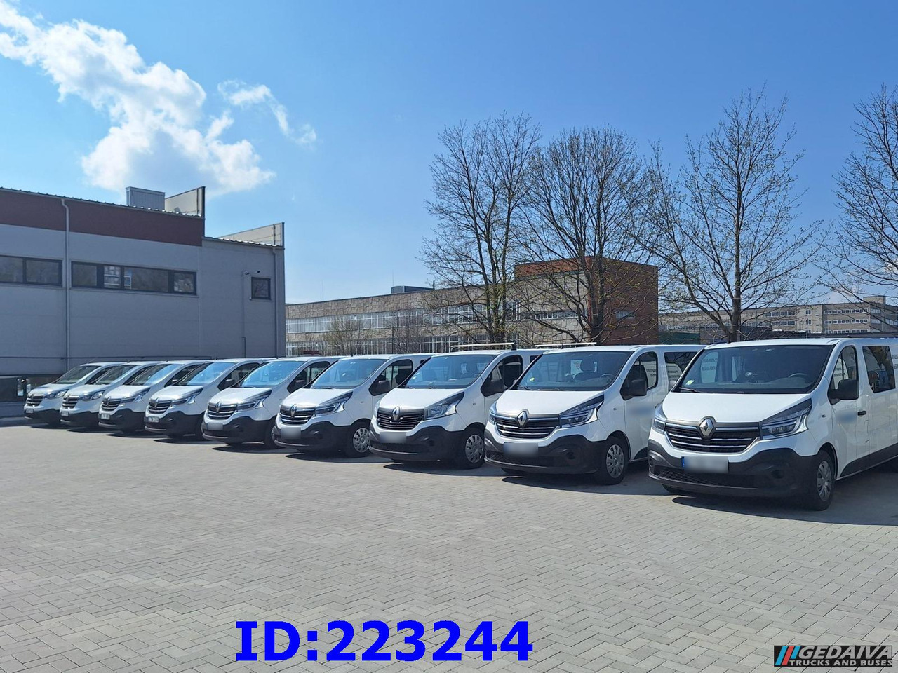 RENAULT Trafic (6pcs. available) - Utilitaire double cabine: photos 4 RENAULT Trafic (6pcs. available) - Utilitaire double cabine: photos 4