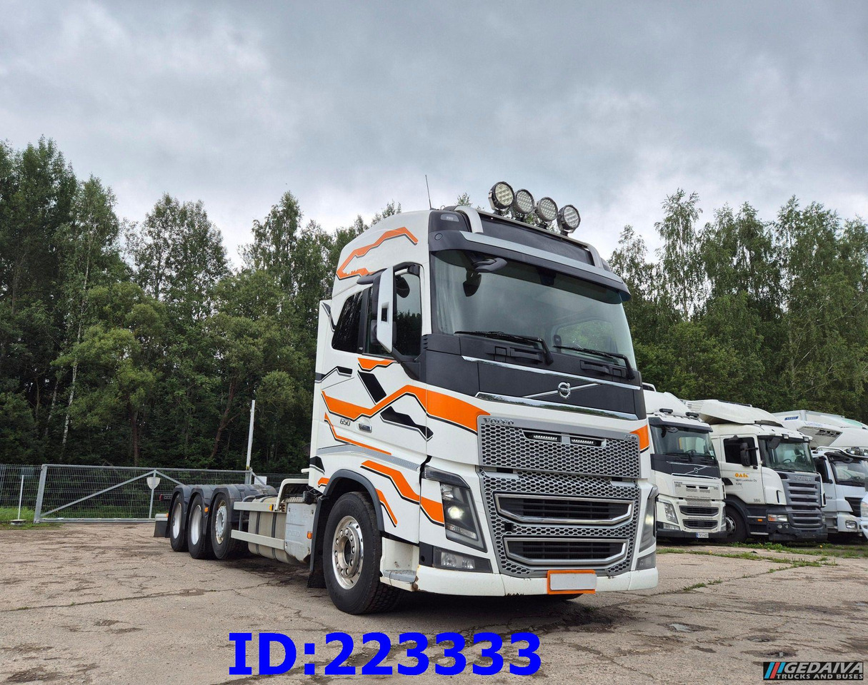 VOLVO FH16 650HP 8X4 (Steering axle) - Châssis cabine: photos 3 VOLVO FH16 650HP 8X4 (Steering axle) - Châssis cabine: photos 3