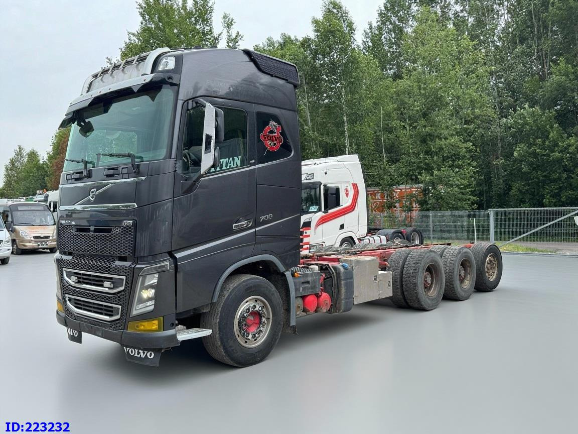 VOLVO FH16 700HP 8X4 Big Axles - Châssis cabine: photos 1 VOLVO FH16 700HP 8X4 Big Axles - Châssis cabine: photos 1