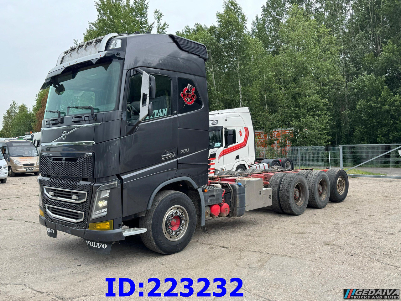 VOLVO FH16 700HP 8X4 Big Axles - Châssis cabine: photos 1 VOLVO FH16 700HP 8X4 Big Axles - Châssis cabine: photos 1