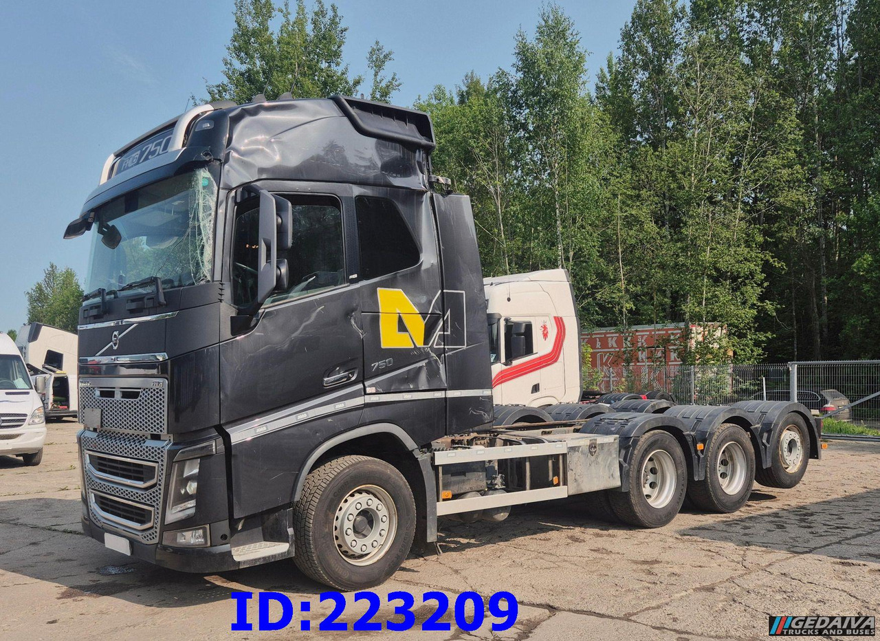 VOLVO FH16 750HP 8x4 Steering axle - Châssis cabine: photos 3 VOLVO FH16 750HP 8x4 Steering axle - Châssis cabine: photos 3
