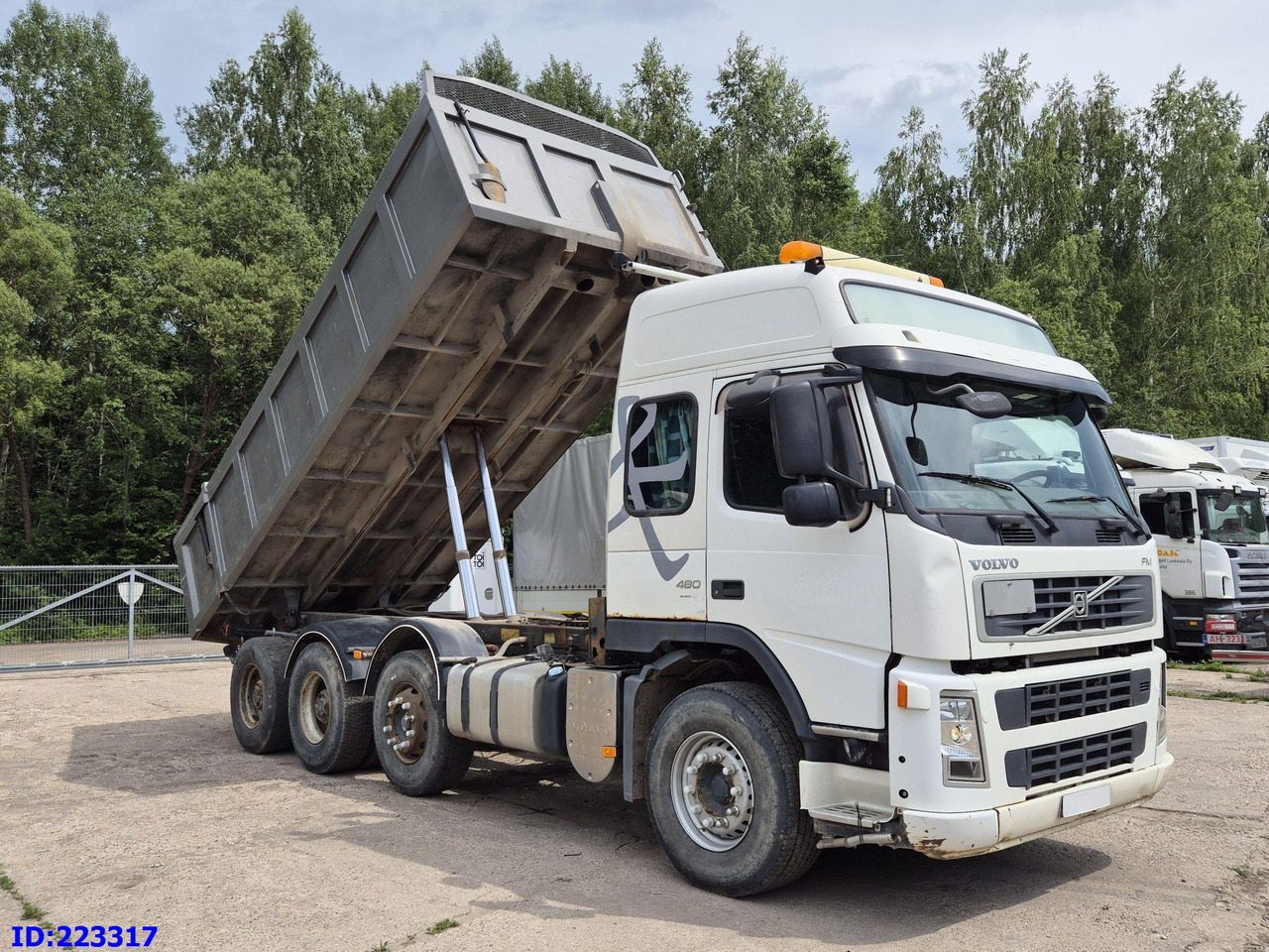 VOLVO FM13 480HP 8x4 (Big axle) - Camion benne: photos 4 VOLVO FM13 480HP 8x4 (Big axle) - Camion benne: photos 4
