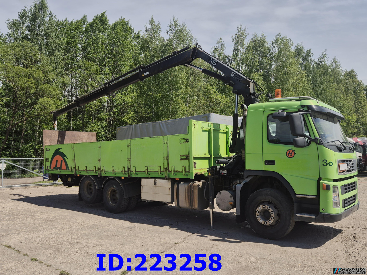 VOLVO FM9 300HP 6x2 + HIAB 144B -3 CL - Camion plateau: photos 3 VOLVO FM9 300HP 6x2 + HIAB 144B -3 CL - Camion plateau: photos 3