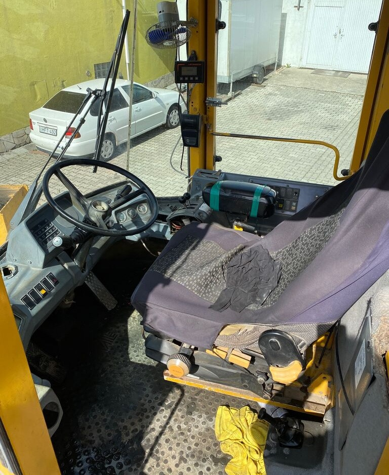 Volvo L180 - Chargeuse sur pneus: photos 4 Volvo L180 - Chargeuse sur pneus: photos 4
